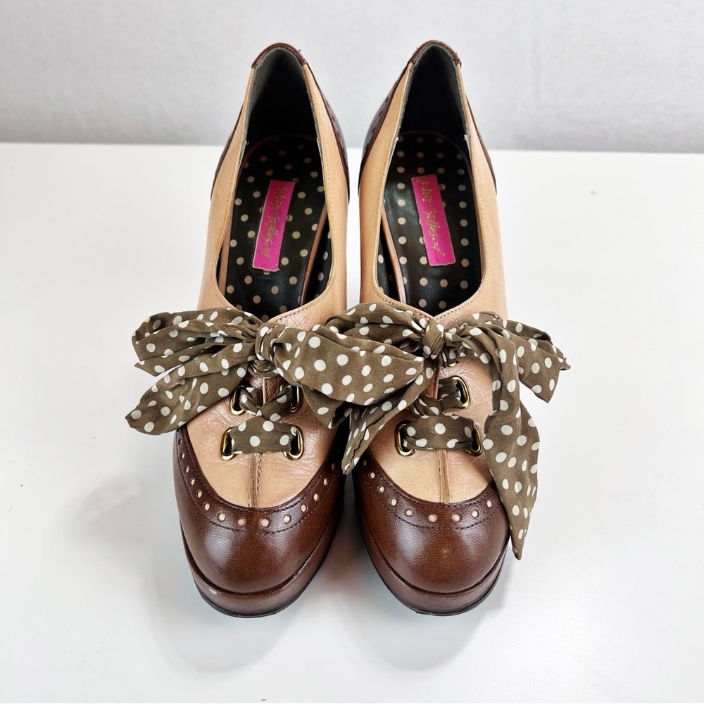 Betsey Johnson Retro Oxford Pumps Size 8 Brown Ribbon Laced Pinup Academia Heels - Picture 3 of 10